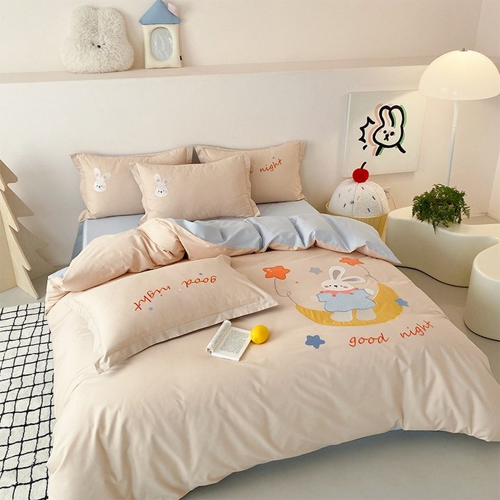 91家纺网 家纺一手货源 找家纺 润肤居 2026春夏新款全棉纯棉13372贴布绣四件套 月亮小兔-卡其