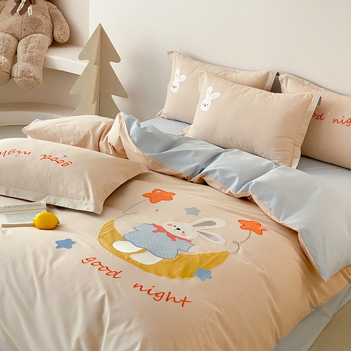 91家纺网 家纺一手货源 找家纺 润肤居 2026春夏新款全棉纯棉13372贴布绣四件套 月亮小兔-卡其