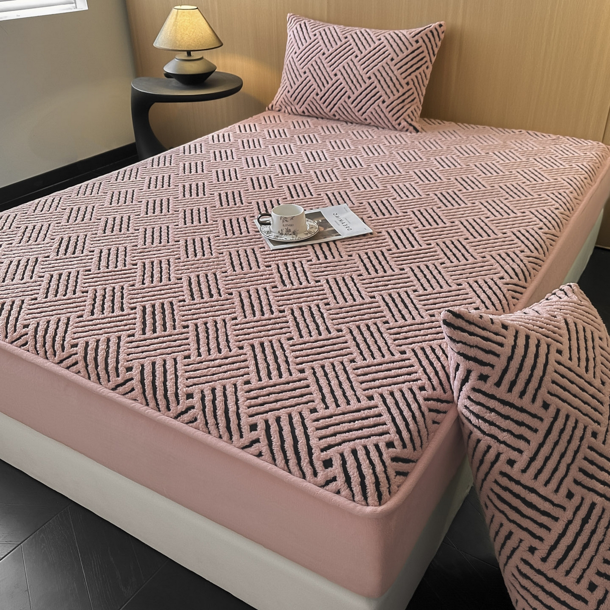 91家纺网 家纺一手货源 找家纺 （总）可恩欣 2026新款舒棉绒提花防水床笠-利奥