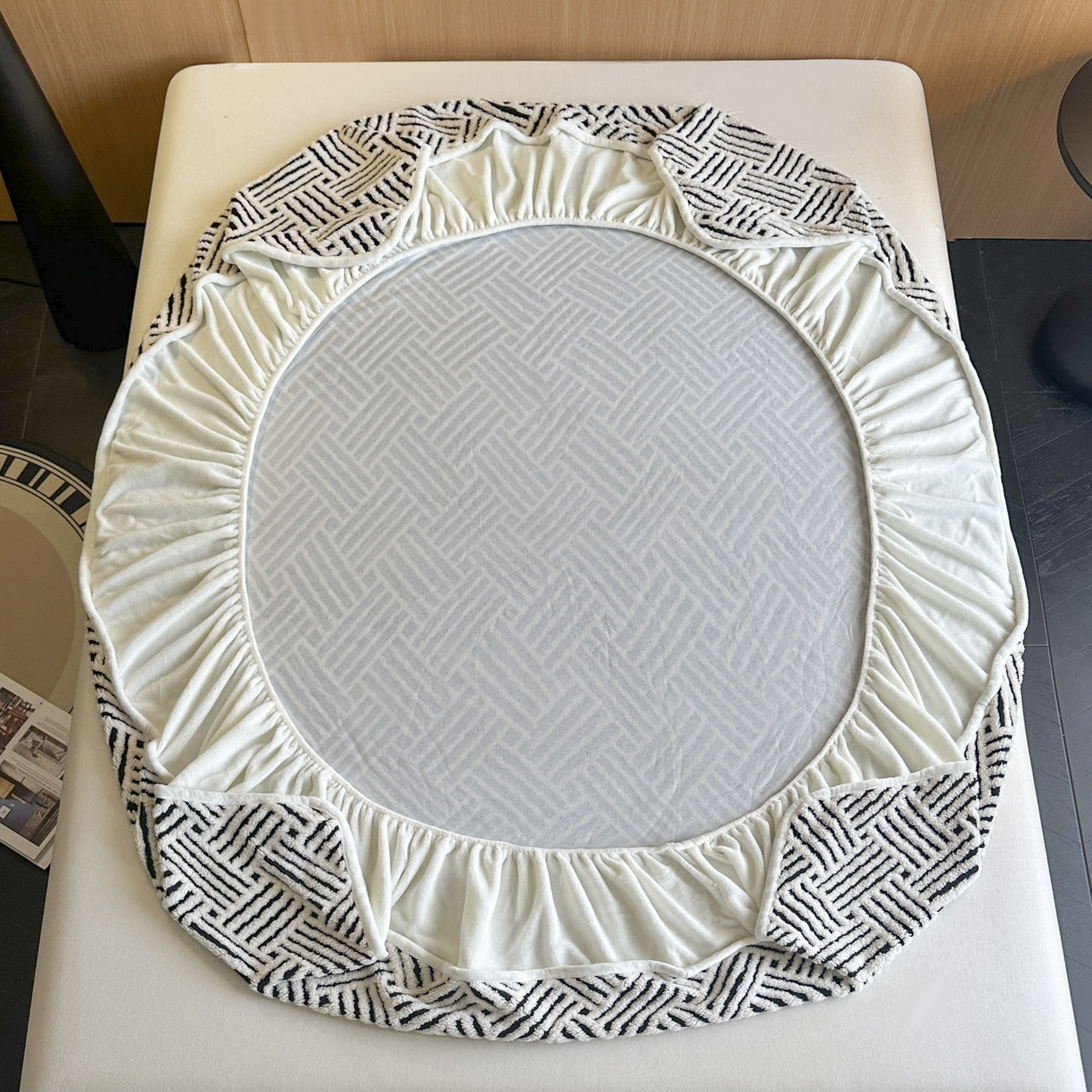 91家纺网 家纺一手货源 找家纺 可恩欣 2026新款舒棉绒提花防水床笠-利奥 利奥-皓月