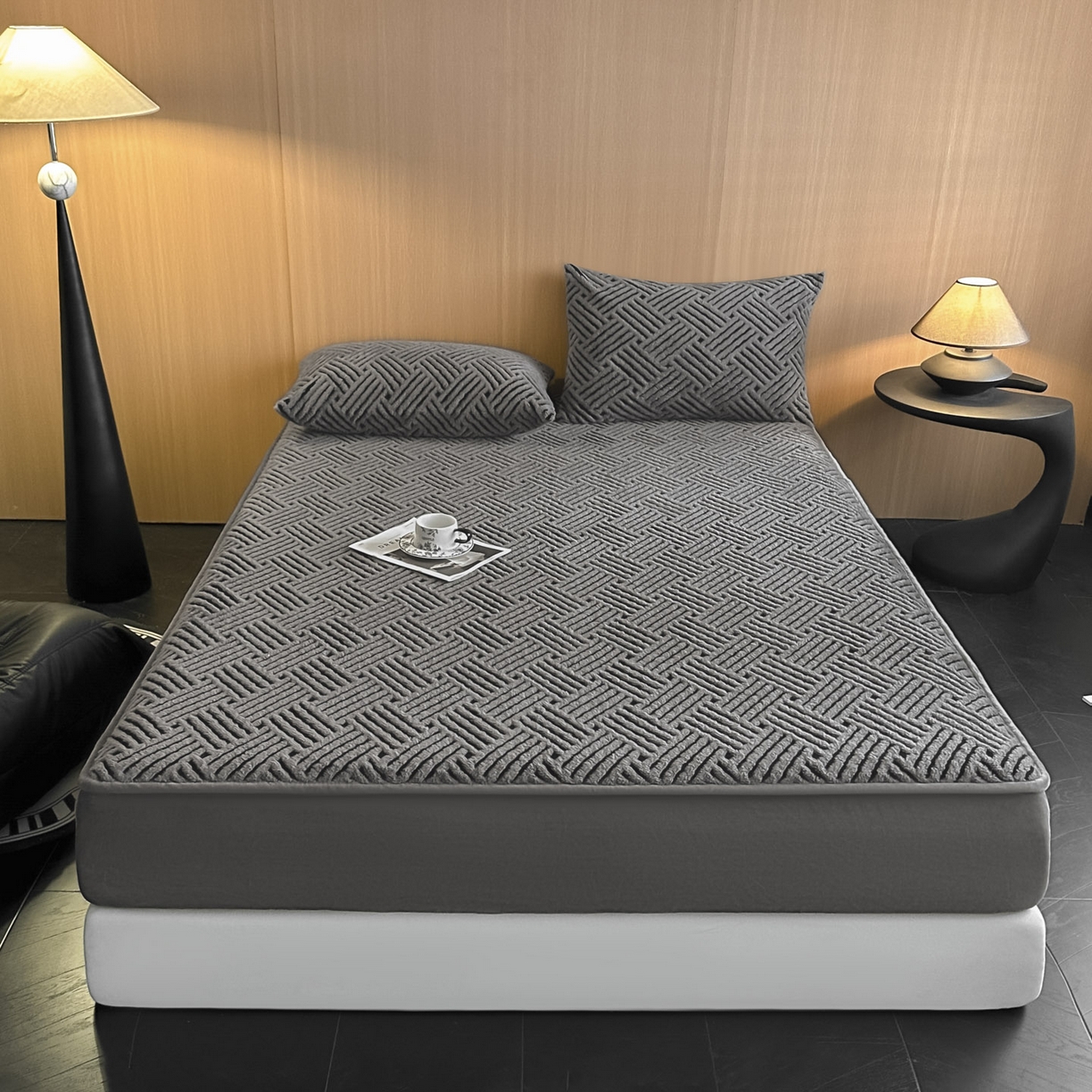 91家纺网 家纺一手货源 找家纺 可恩欣 2026新款舒棉绒提花防水床笠-利奥 利奥-玄灰