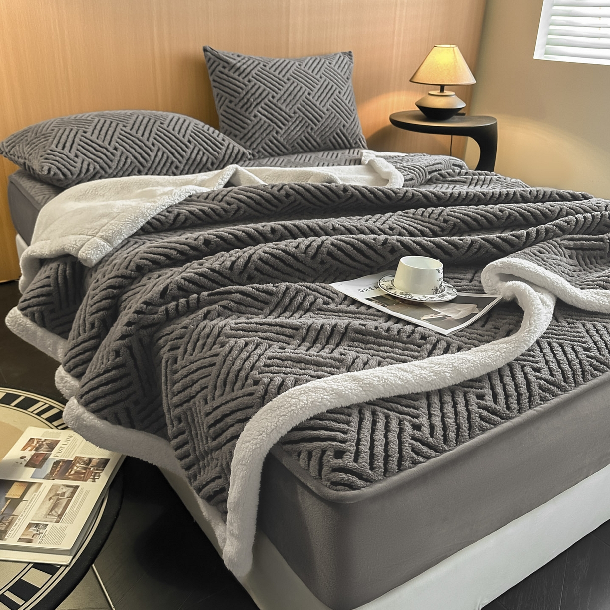 91家纺网 家纺一手货源 找家纺 可恩欣 2026新款舒棉绒提花防水床笠-利奥 利奥-玄灰