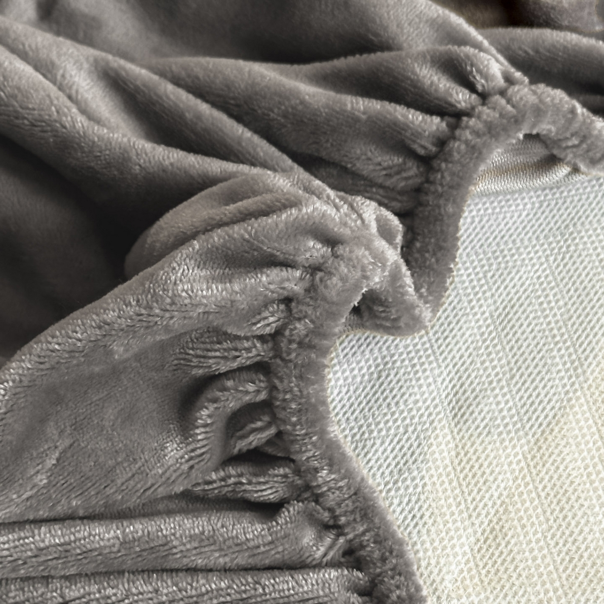 91家纺网 家纺一手货源 找家纺 可恩欣 2026新款舒棉绒提花防水床笠-利奥 利奥-玄灰