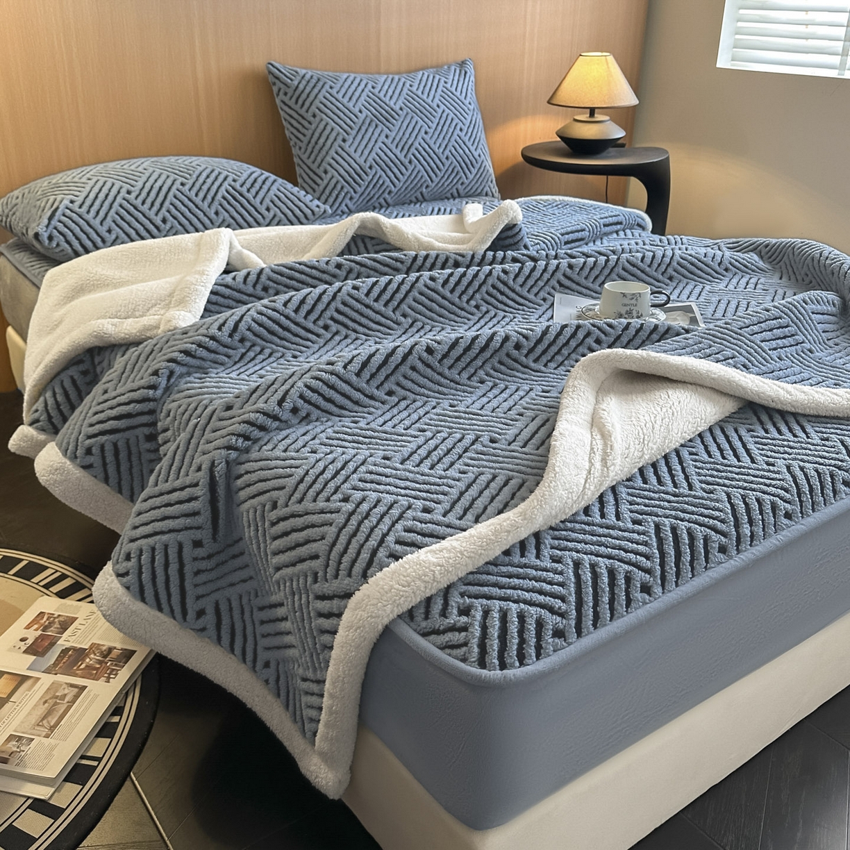 91家纺网 家纺一手货源 找家纺 可恩欣 2026新款舒棉绒提花防水床笠-利奥 利奥-远蓝