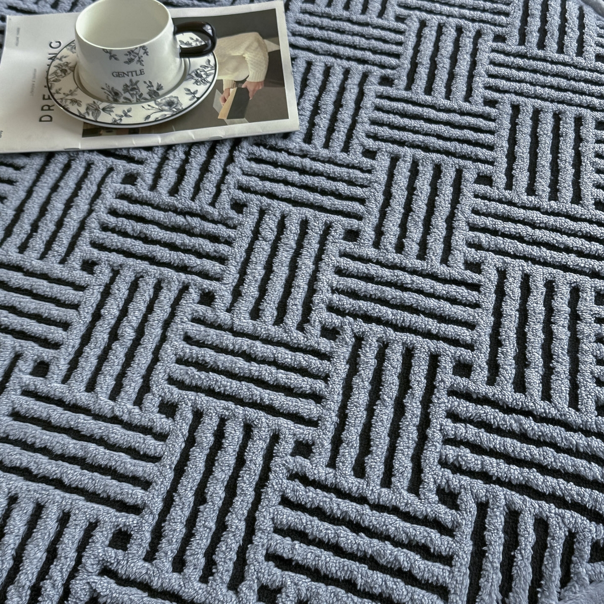 91家纺网 家纺一手货源 找家纺 可恩欣 2026新款舒棉绒提花防水床笠-利奥 利奥-远蓝