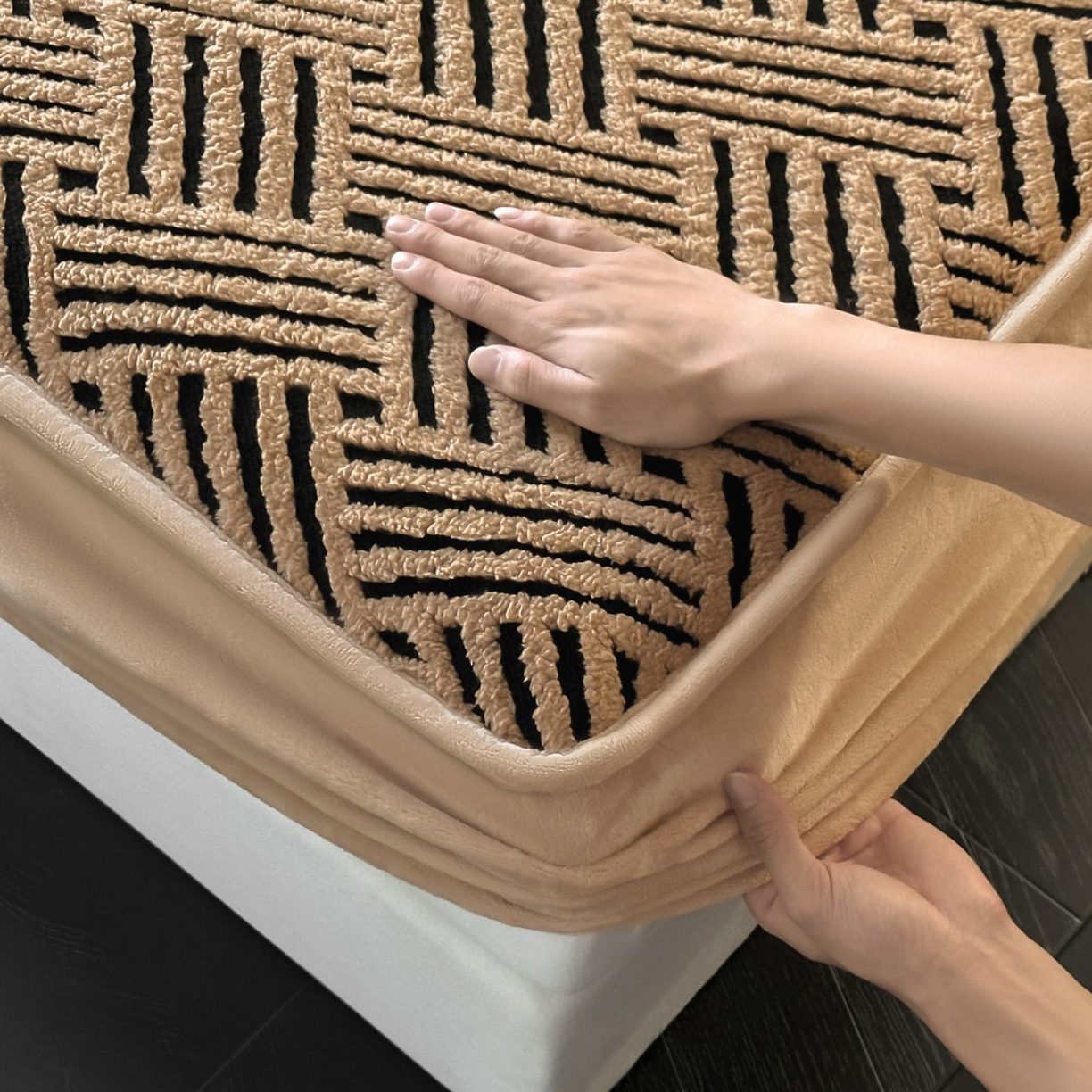 91家纺网 家纺一手货源 找家纺 可恩欣 2026新款舒棉绒提花防水床笠-利奥 利奥-云咖