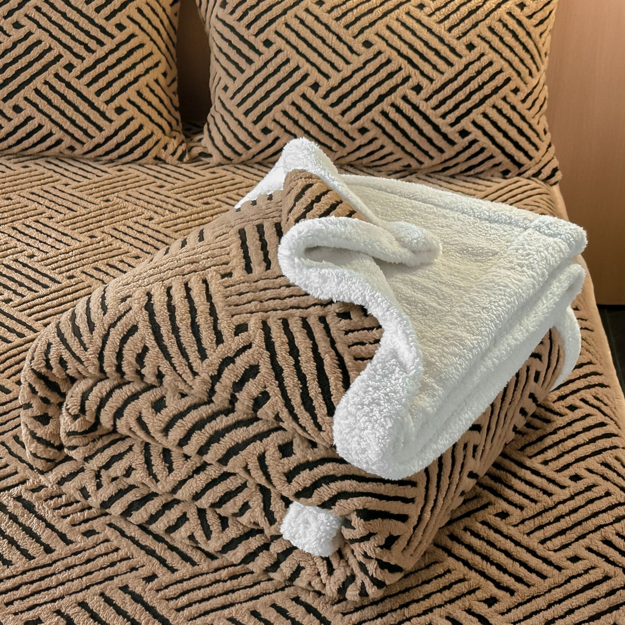 91家纺网 家纺一手货源 找家纺 可恩欣 2026新款舒棉绒提花防水床笠-利奥 利奥-云咖