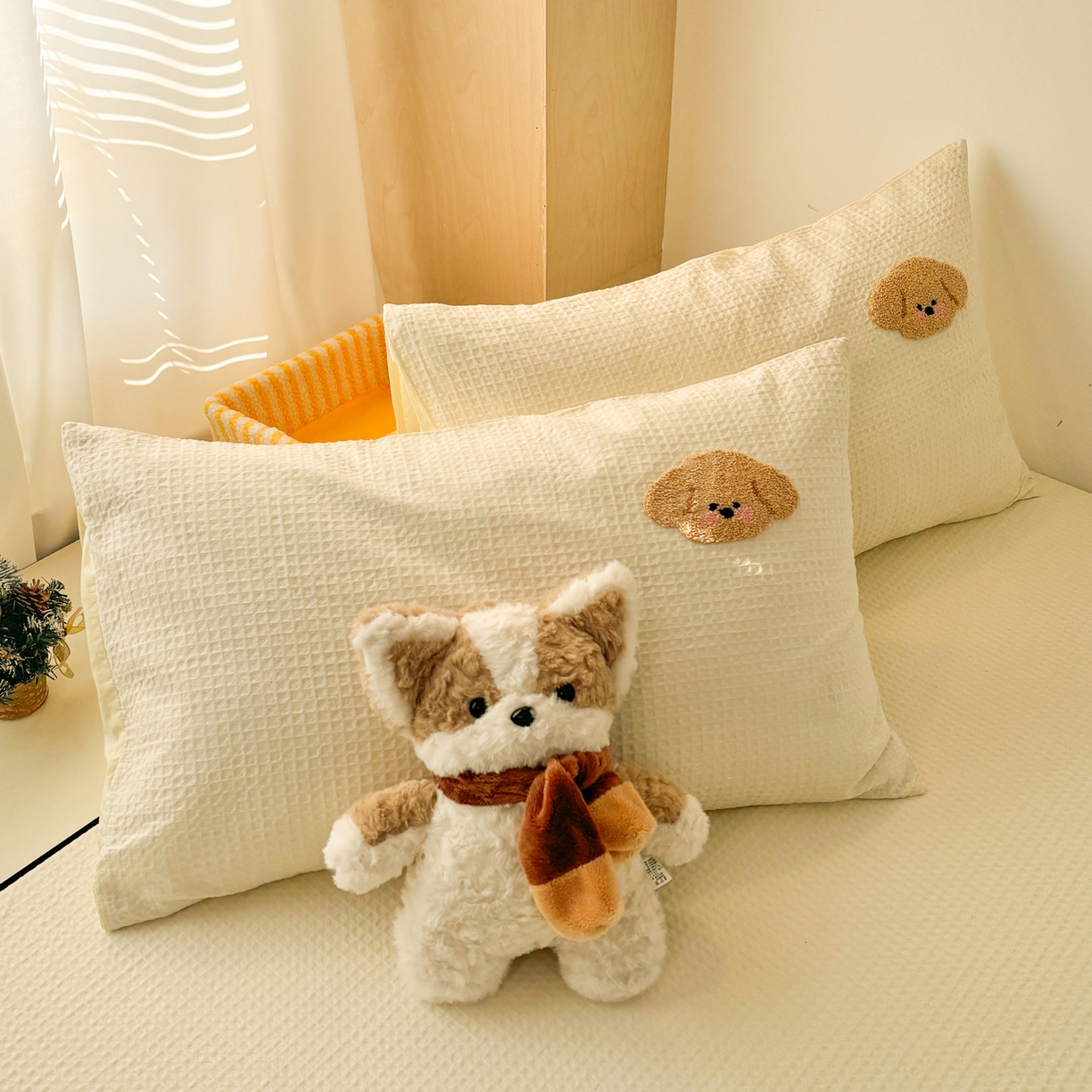 91家纺网 家纺一手货源 找家纺 雅居纺家纺 2026新款全棉华夫格毛巾绣单品系列 米黄苹安狗