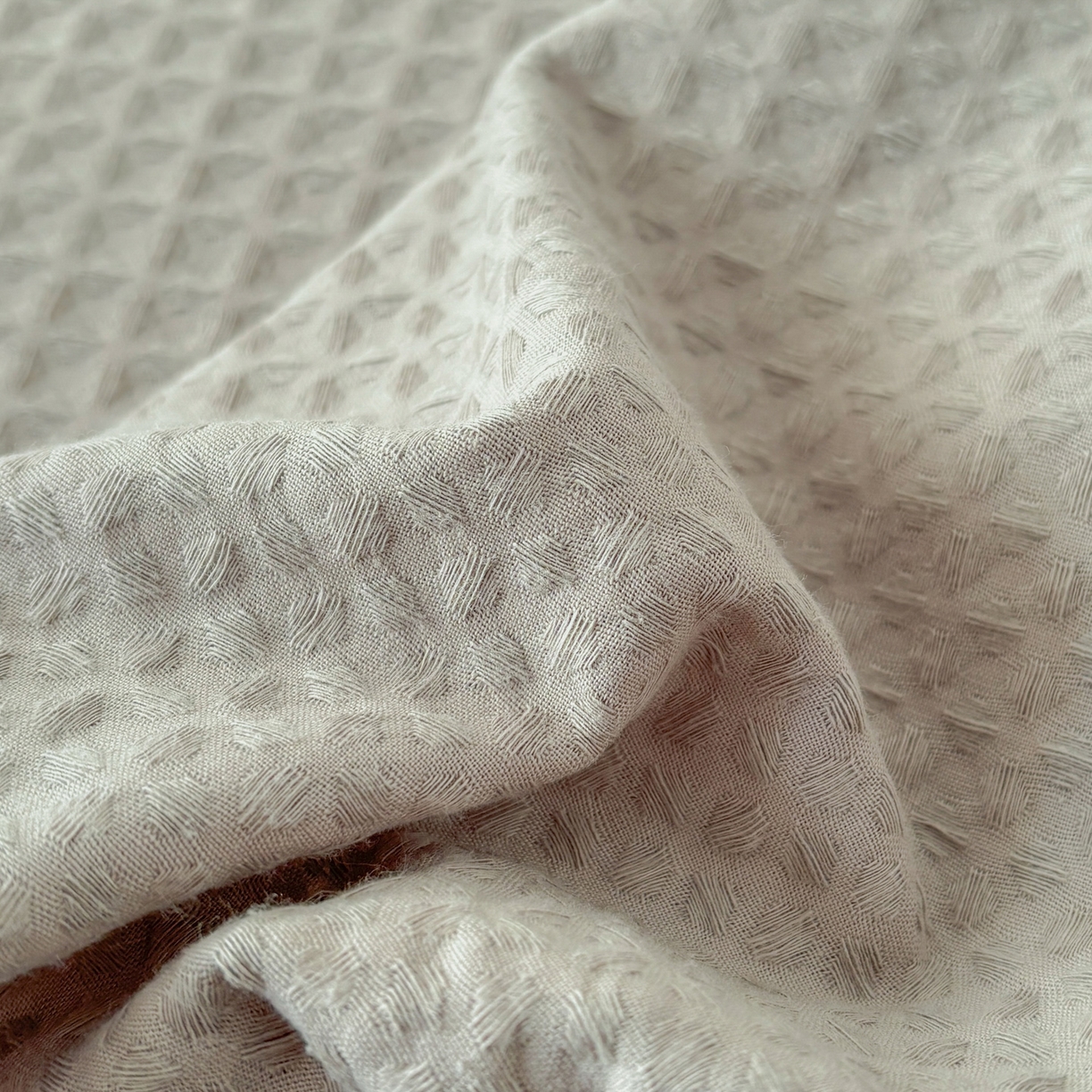 91家纺网 家纺一手货源 找家纺 雅居纺家纺 2026新款全棉华夫格毛巾绣单品系列 浅灰围脖小狗