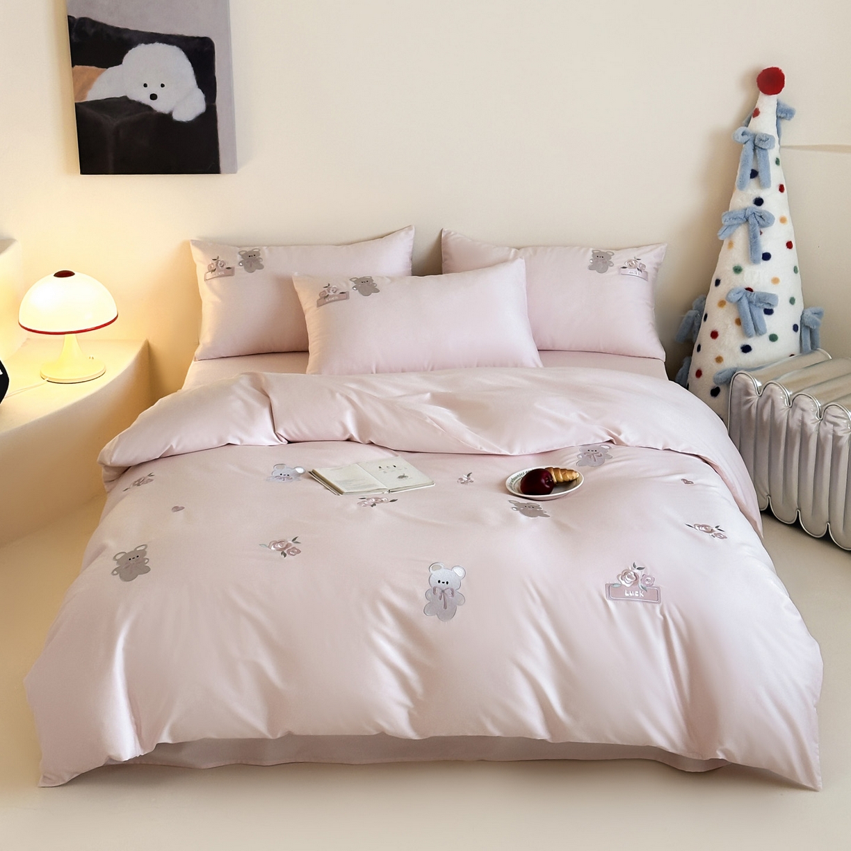 91家纺网 家纺一手货源 找家纺 爱缦 2026新款100s全棉四件套-熊小花系列 粉色