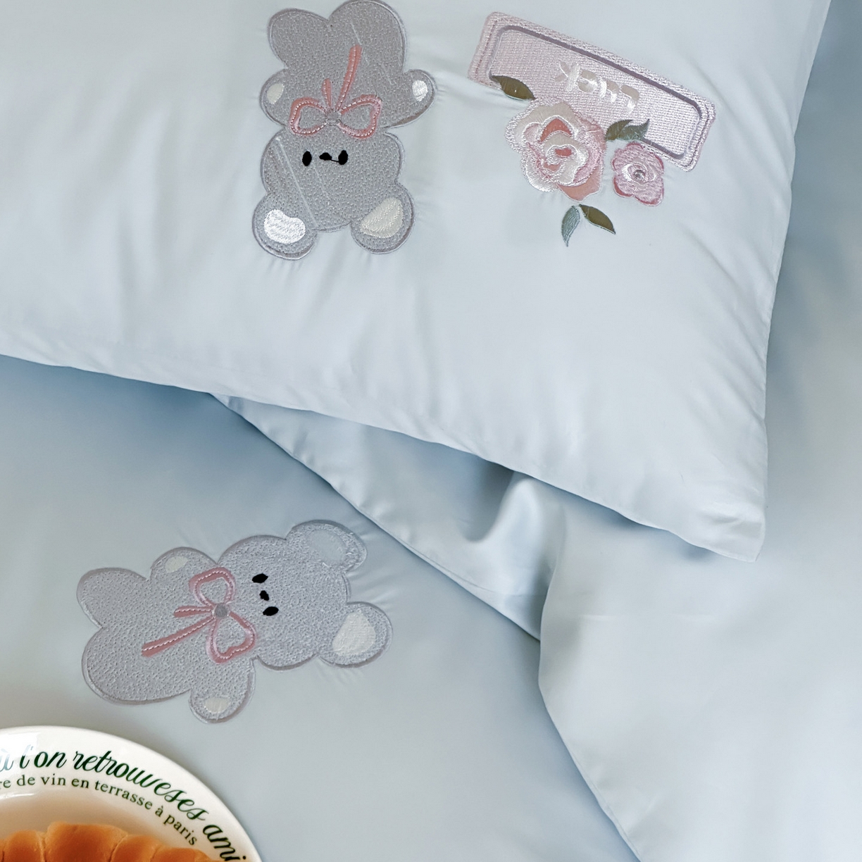 91家纺网 家纺一手货源 找家纺 爱缦 2026新款100s全棉四件套-熊小花系列 蓝色