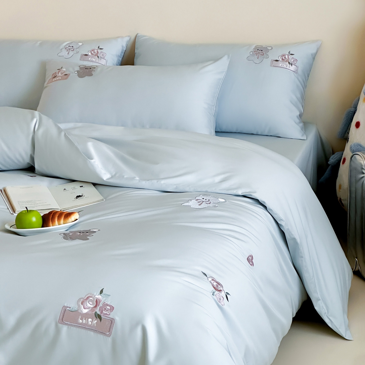 91家纺网 家纺一手货源 找家纺 爱缦 2026新款100s全棉四件套-熊小花系列 蓝色