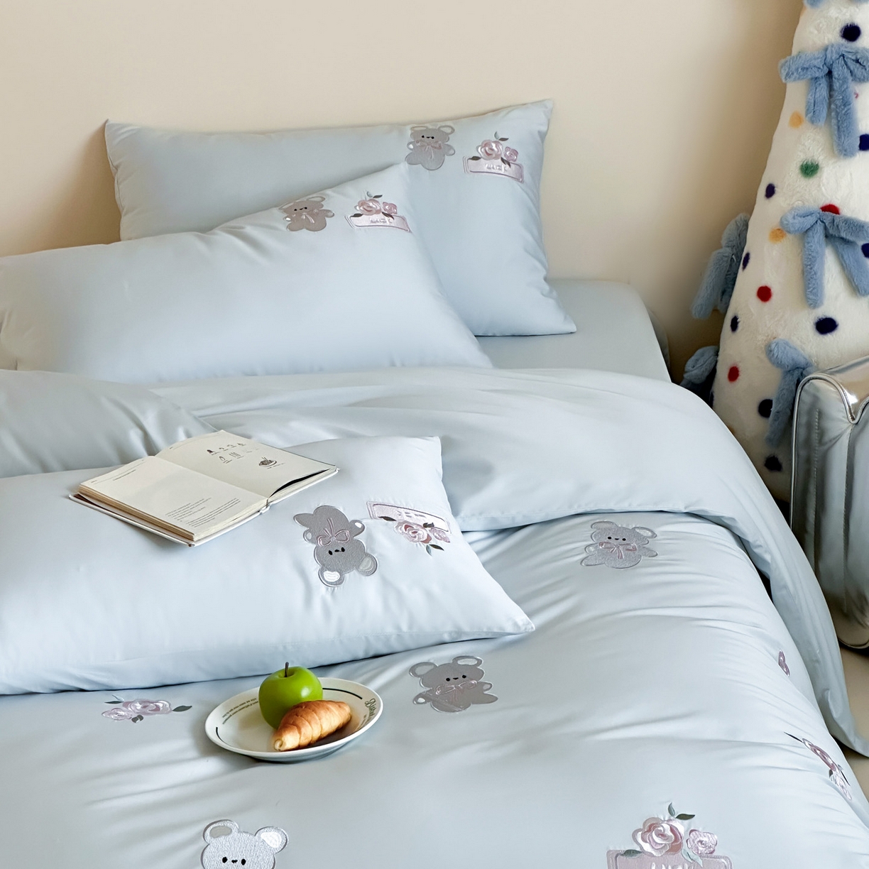 91家纺网 家纺一手货源 找家纺 爱缦 2026新款100s全棉四件套-熊小花系列 蓝色