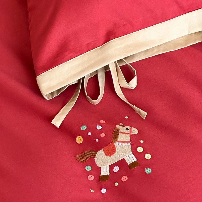 91家纺网 家纺一手货源 找家纺 （总）爱缦 2026新款小马奔腾系列100s全棉四件套（此款券后控价：小号238，标准298，大号318）