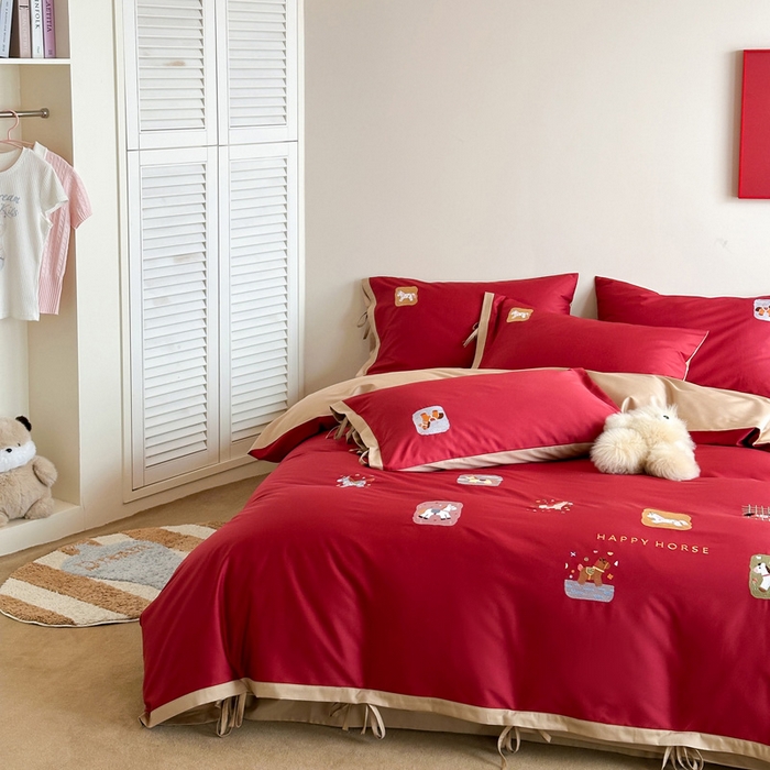 91家纺网 家纺一手货源 找家纺 爱缦 2026新款小马奔腾系列100s全棉四件套（此款券后控价：小号238，标准298，大号318） 小马奔腾-喜庆红