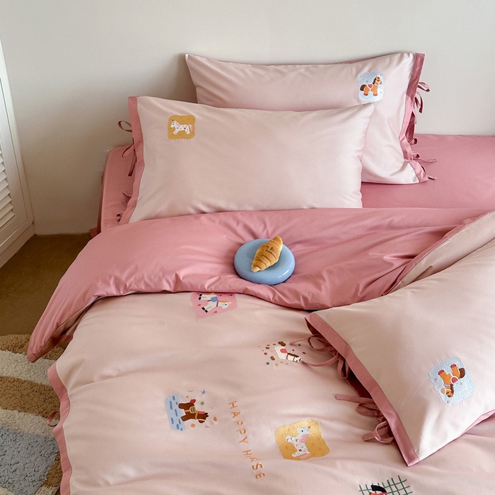 91家纺网 家纺一手货源 找家纺 爱缦 2026新款小马奔腾系列100s全棉四件套（此款券后控价：小号238，标准298，大号318） 小马奔腾-草莓粉