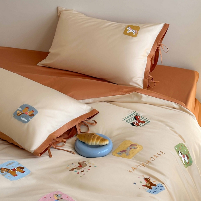 91家纺网 家纺一手货源 找家纺 爱缦 2026新款小马奔腾系列100s全棉四件套（此款券后控价：小号238，标准298，大号318） 小马奔腾-奶油桔