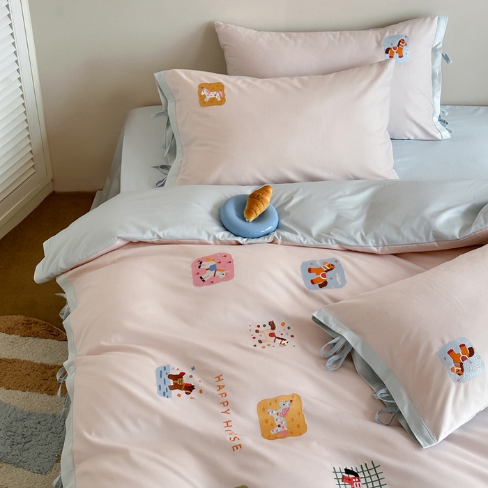 91家纺网 家纺一手货源 找家纺 爱缦 2026新款小马奔腾系列100s全棉四件套（此款券后控价：小号238，标准298，大号318） 小马奔腾-浅粉蓝