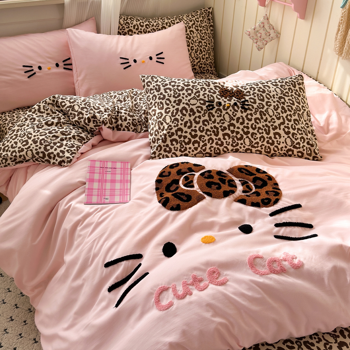 91家纺网 家纺一手货源 找家纺 （总）优选 2026新款网红热款豹纹kitty毛巾绣床上四件套学生三件套