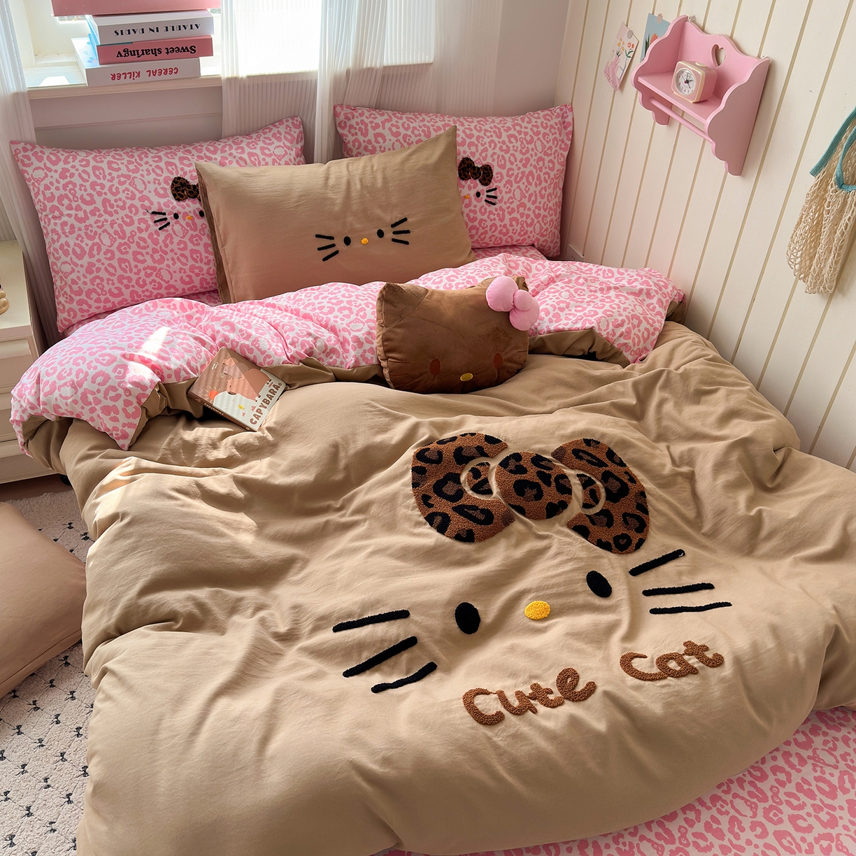 91家纺网 家纺一手货源 找家纺 优选 2026新款网红热款豹纹kitty毛巾绣床上四件套学生三件套 豹纹kitty-粉咖
