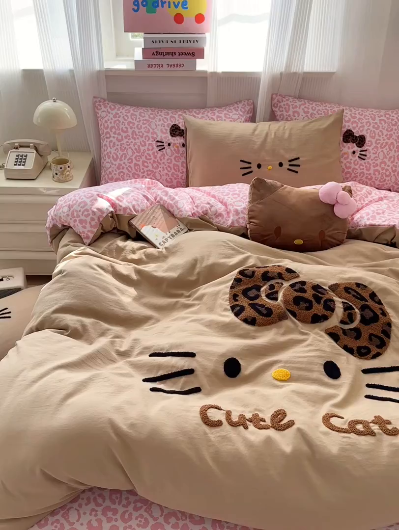 91家纺网 家纺一手货源 找家纺 优选 2026新款网红热款豹纹kitty毛巾绣床上四件套学生三件套 豹纹kitty-粉咖