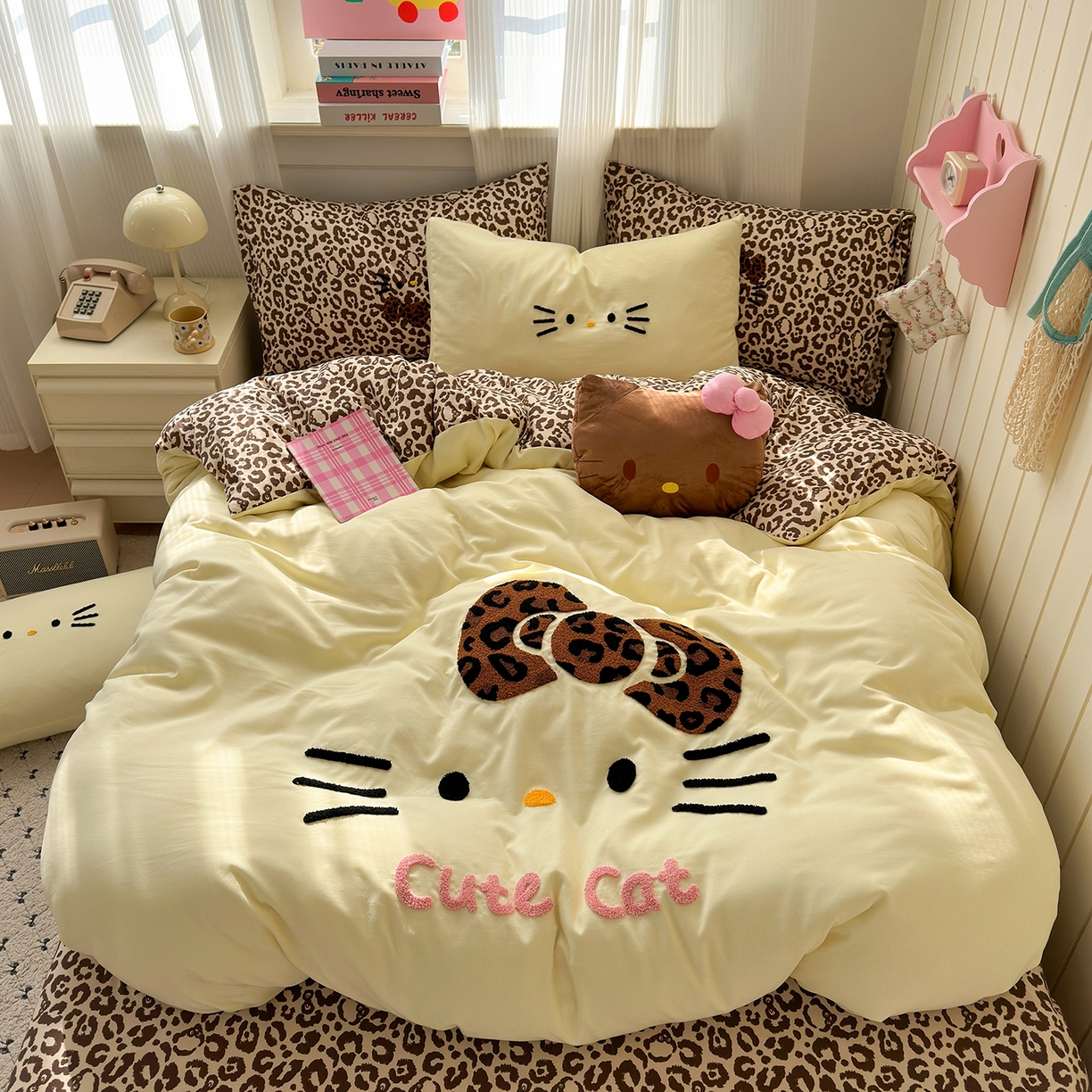 91家纺网 家纺一手货源 找家纺 优选 2026新款网红热款豹纹kitty毛巾绣床上四件套学生三件套 豹纹kitty-奶黄