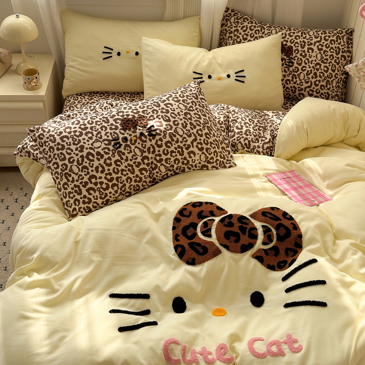 91家纺网 家纺一手货源 找家纺 优选 2026新款网红热款豹纹kitty毛巾绣床上四件套学生三件套 豹纹kitty-奶黄