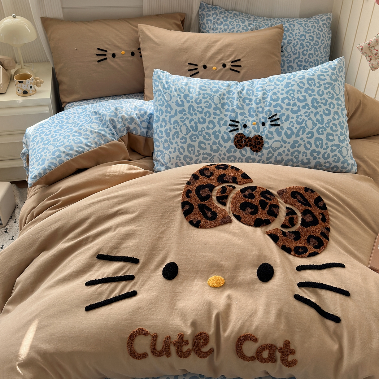 91家纺网 家纺一手货源 找家纺 优选 2026新款网红热款豹纹kitty毛巾绣床上四件套学生三件套 豹纹kitty-奶咖