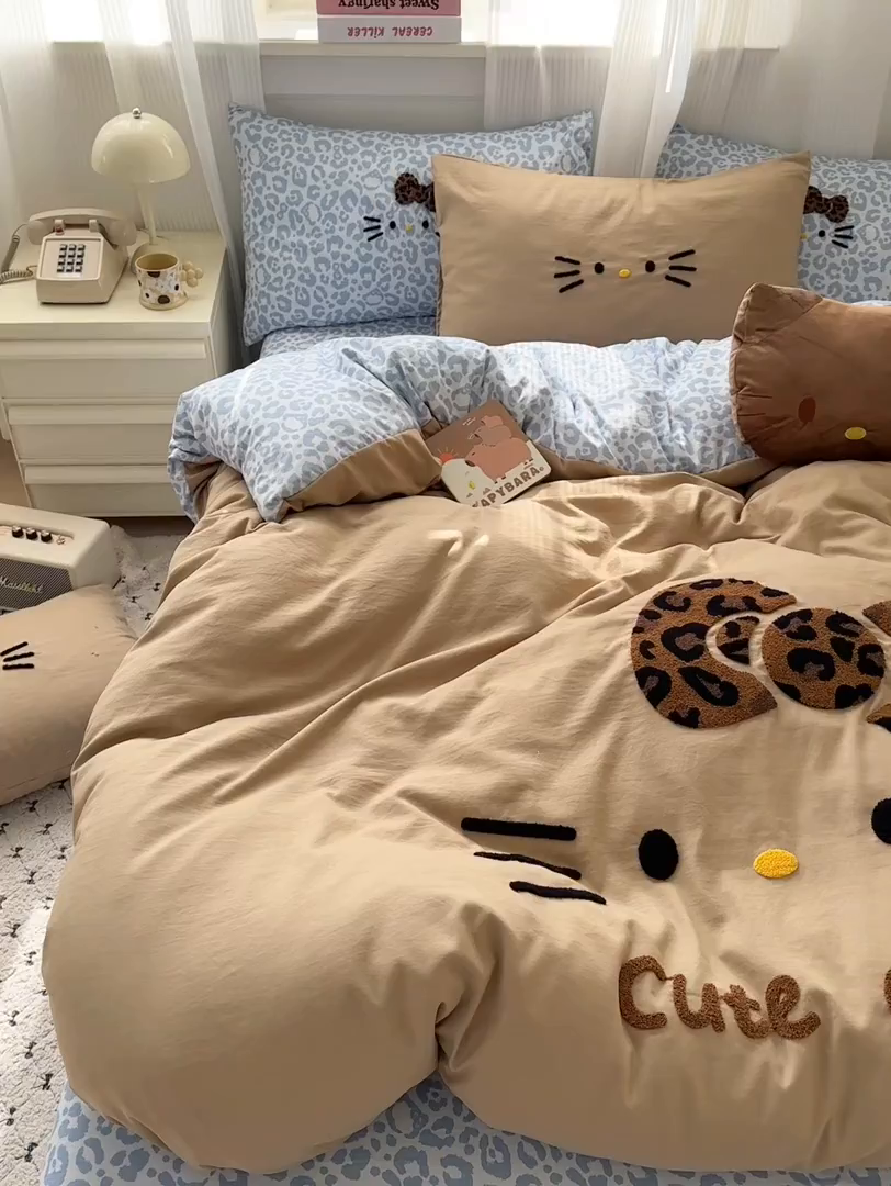 91家纺网 家纺一手货源 找家纺 优选 2026新款网红热款豹纹kitty毛巾绣床上四件套学生三件套 豹纹kitty-奶咖