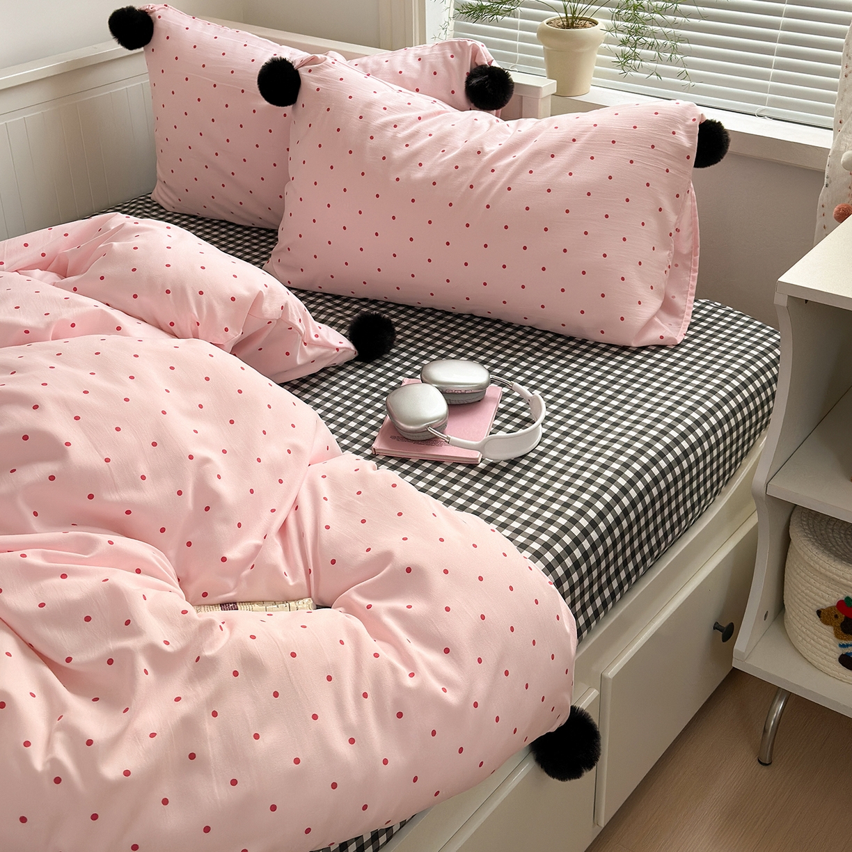 91家纺网 家纺一手货源 找家纺 优选 2026新款混搭圆点啵啵毛球款四件套学生三件套-小红书推荐 圆点啵啵-粉