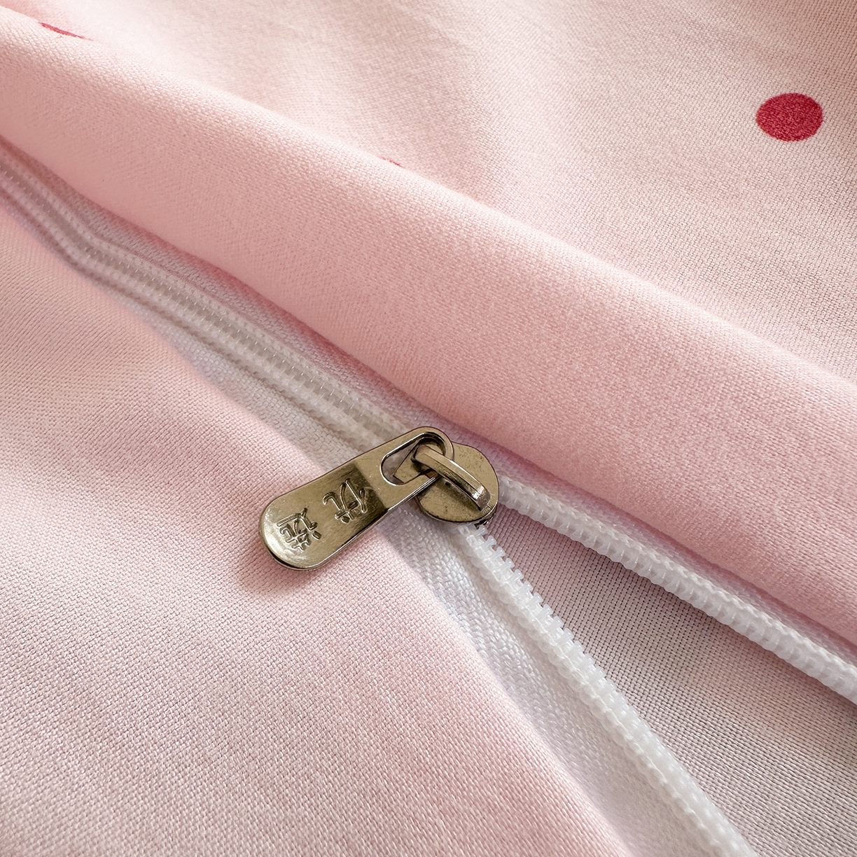 91家纺网 家纺一手货源 找家纺 优选 2026新款混搭圆点啵啵毛球款四件套学生三件套-小红书推荐 圆点啵啵-粉