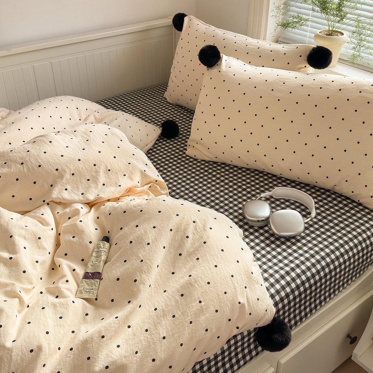 91家纺网 家纺一手货源 找家纺 优选 2026新款混搭圆点啵啵毛球款四件套学生三件套-小红书推荐 圆点啵啵-奶黄