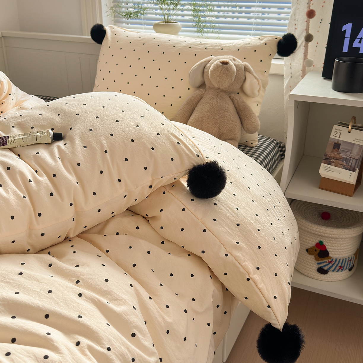 91家纺网 家纺一手货源 找家纺 优选 2026新款混搭圆点啵啵毛球款四件套学生三件套-小红书推荐 圆点啵啵-奶黄