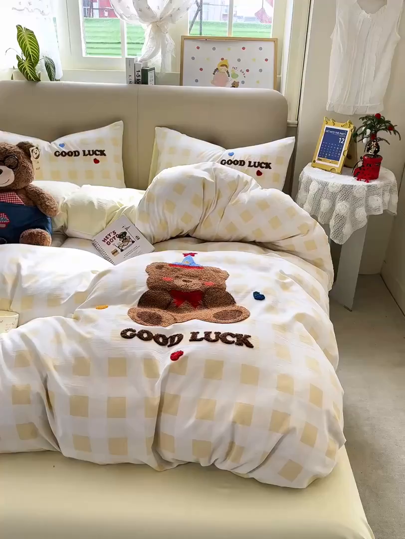 91家纺网 家纺一手货源 找家纺 优选 2026新款小红书热款混搭风毛巾绣床上用品四件套韩版学生三件套【专版花型 盗版必究】 圣诞熊