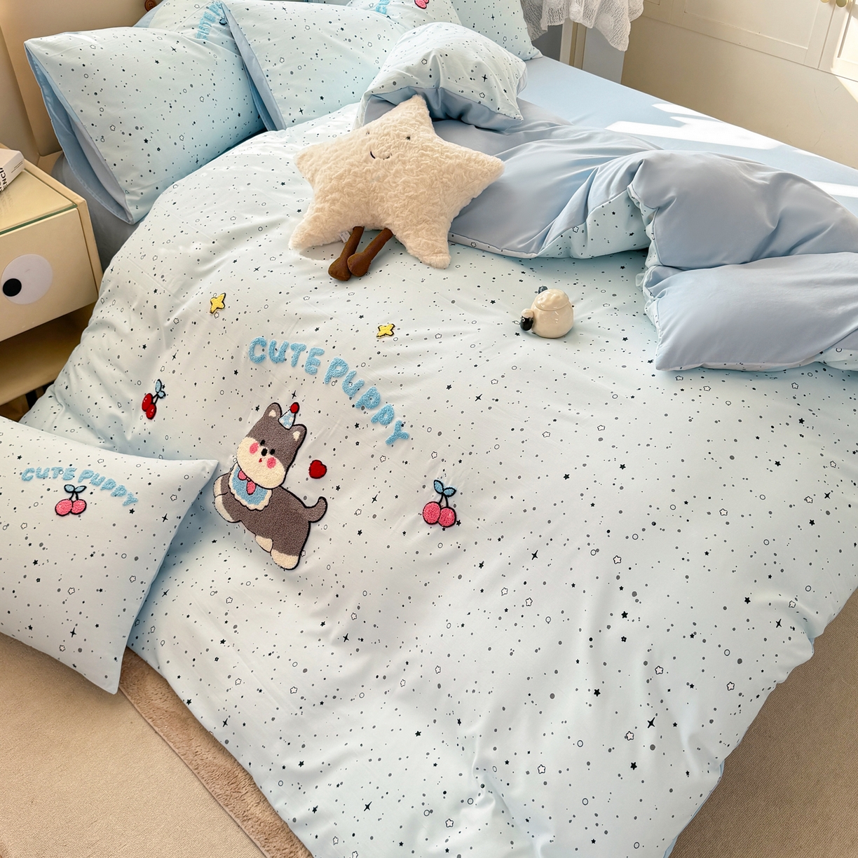 91家纺网 家纺一手货源 找家纺 优选 2026新款小红书热款混搭风毛巾绣床上用品四件套韩版学生三件套【专版花型 盗版必究】 樱桃小狗