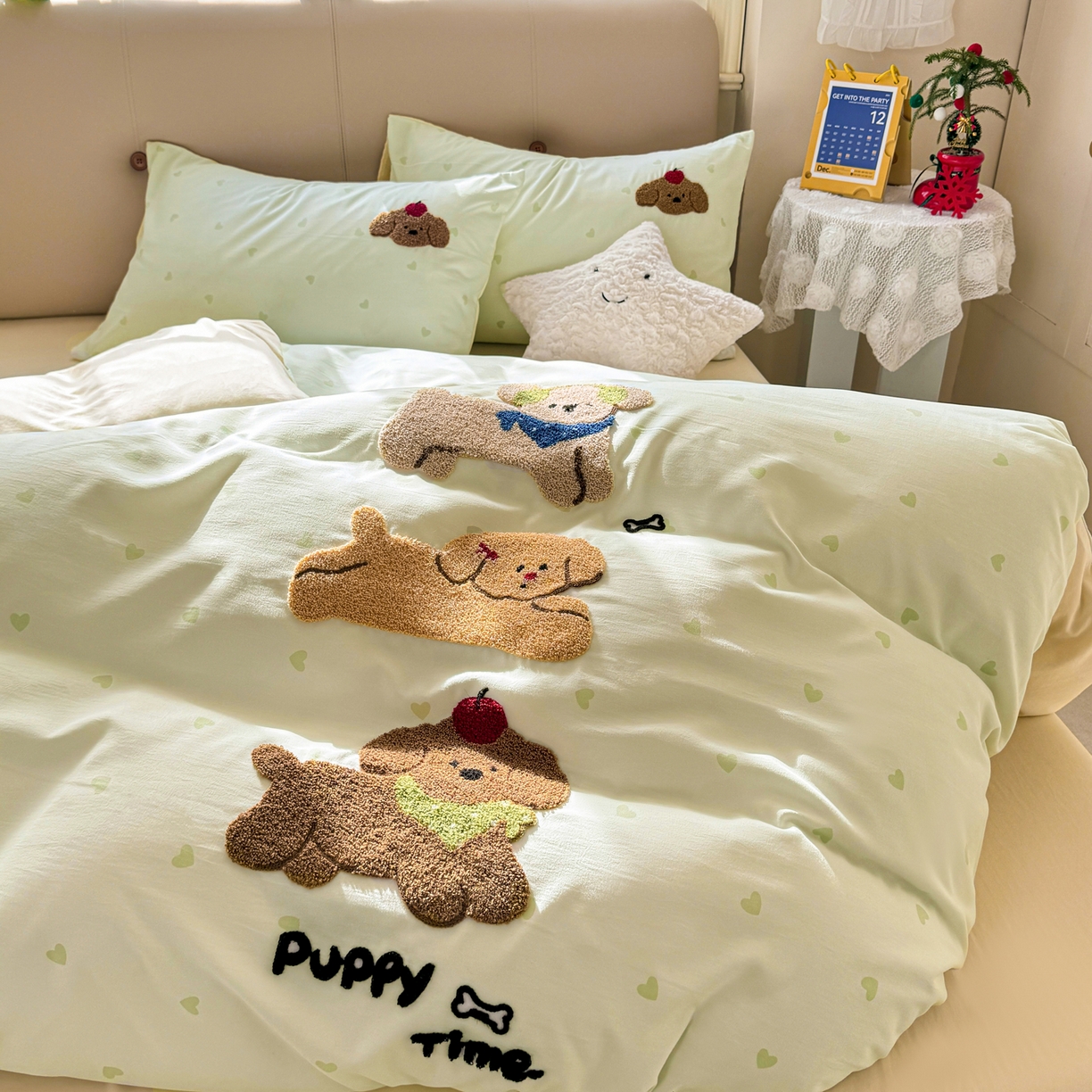 91家纺网 家纺一手货源 找家纺 优选良品 2026新款小红书热款混搭风毛巾绣床上用品四件套韩版学生三件套 伙伴狗