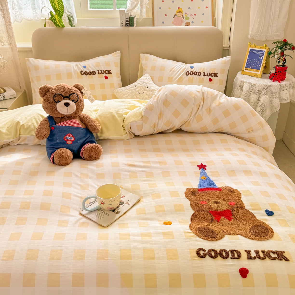 91家纺网 家纺一手货源 找家纺 优选良品 2026新款小红书热款混搭风毛巾绣床上用品四件套韩版学生三件套 圣诞熊