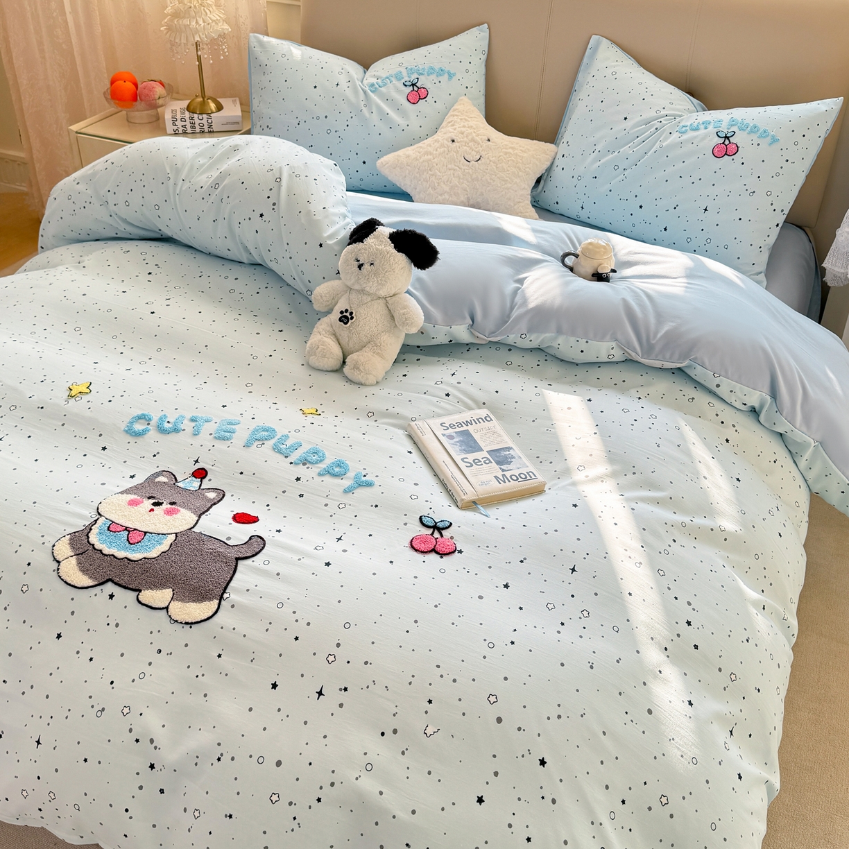 91家纺网 家纺一手货源 找家纺 优选良品 2026新款小红书热款混搭风毛巾绣床上用品四件套韩版学生三件套 樱桃小狗