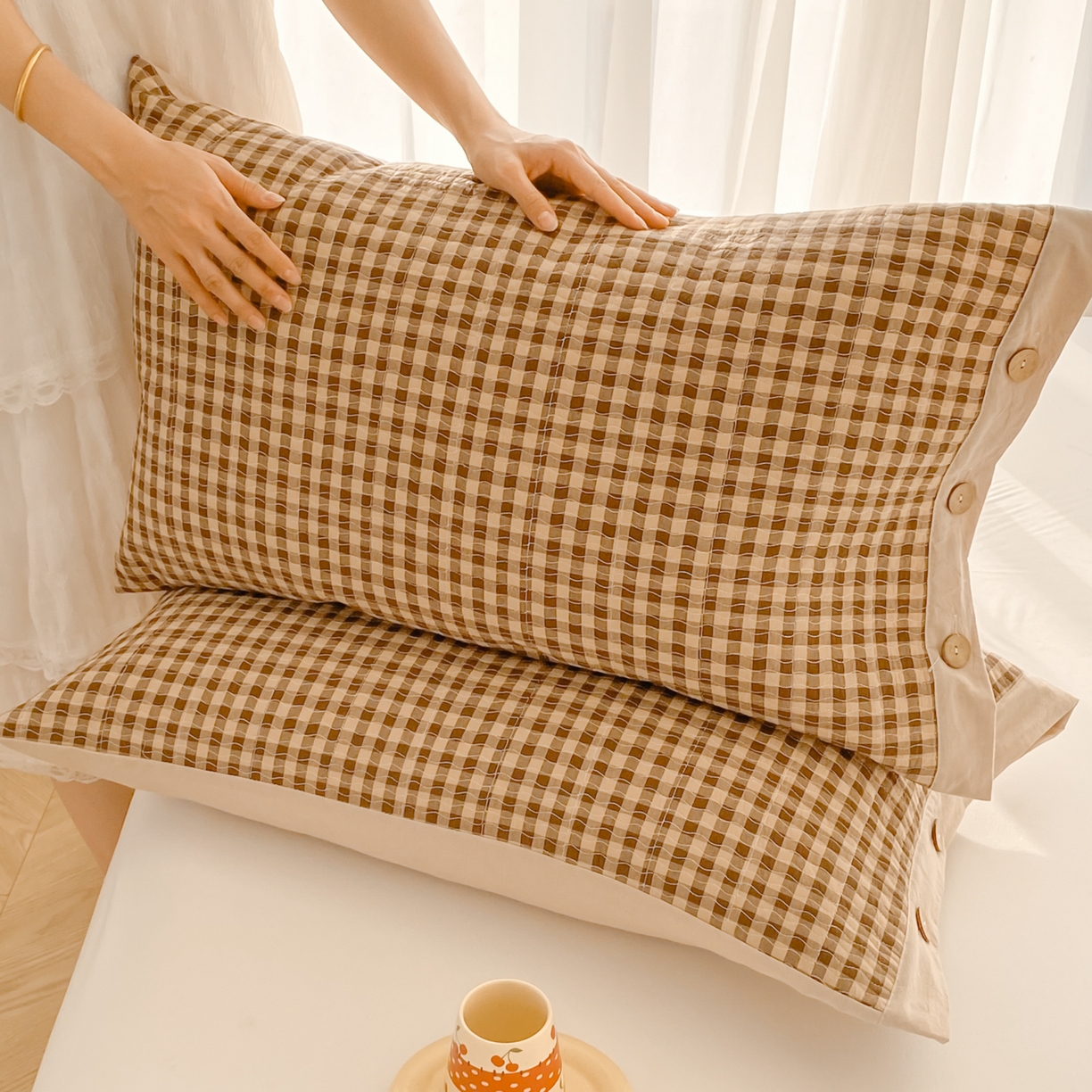 91家纺网 家纺一手货源 找家纺 美宜家 2026新款全棉水洗高密色织夹棉纺缝枕套高端全棉枕芯保护套 3.邂逅咖