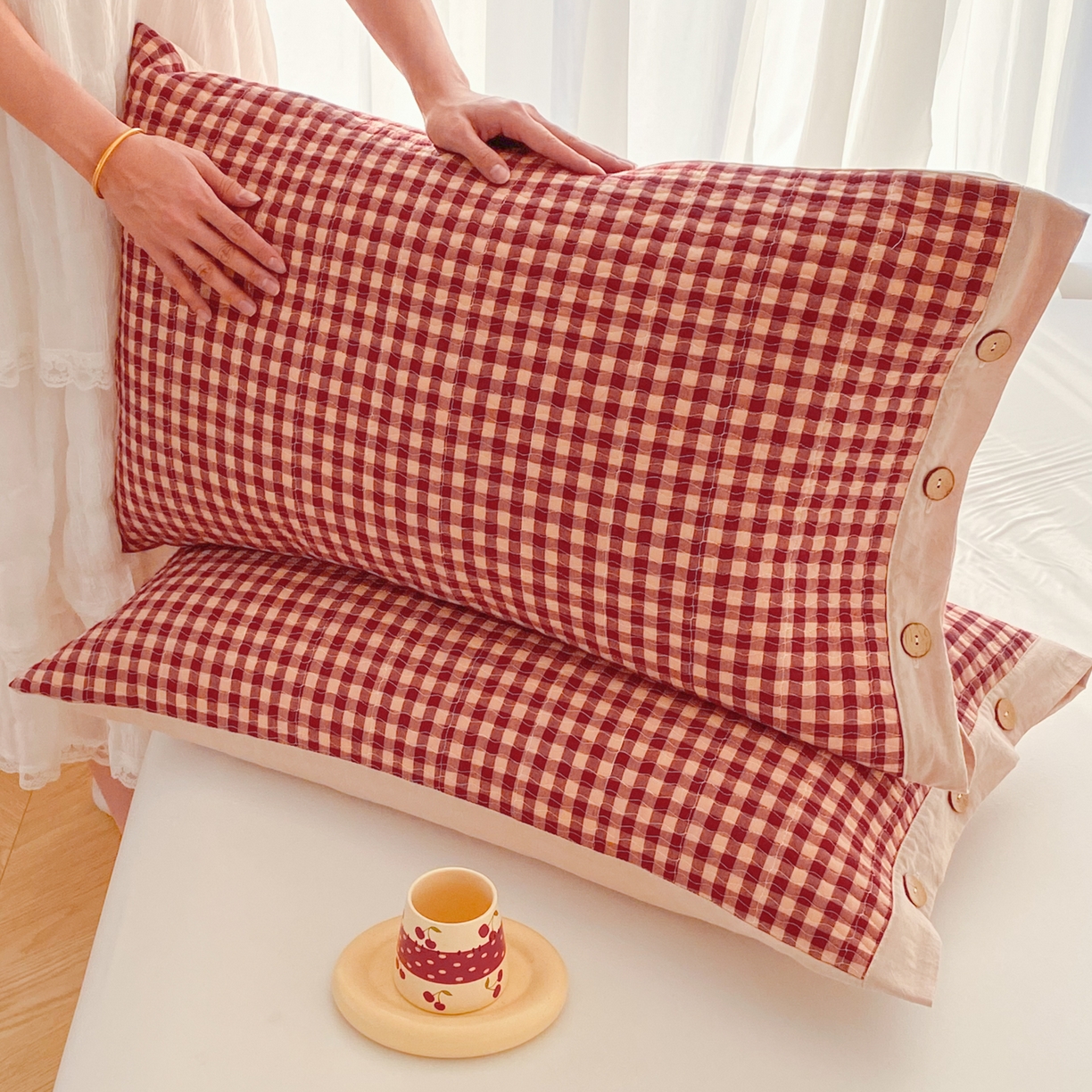 91家纺网 家纺一手货源 找家纺 美宜家 2026新款全棉水洗高密色织夹棉纺缝枕套高端全棉枕芯保护套 4.邂逅红