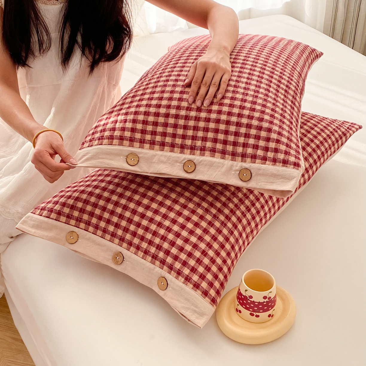 91家纺网 家纺一手货源 找家纺 美宜家 2026新款全棉水洗高密色织夹棉纺缝枕套高端全棉枕芯保护套 4.邂逅红