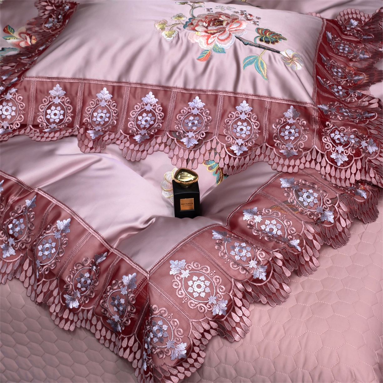 91家纺网 家纺一手货源 找家纺 OL家纺 2026新款高精密苏绣蕾丝四件套 金玉满堂-豆沙