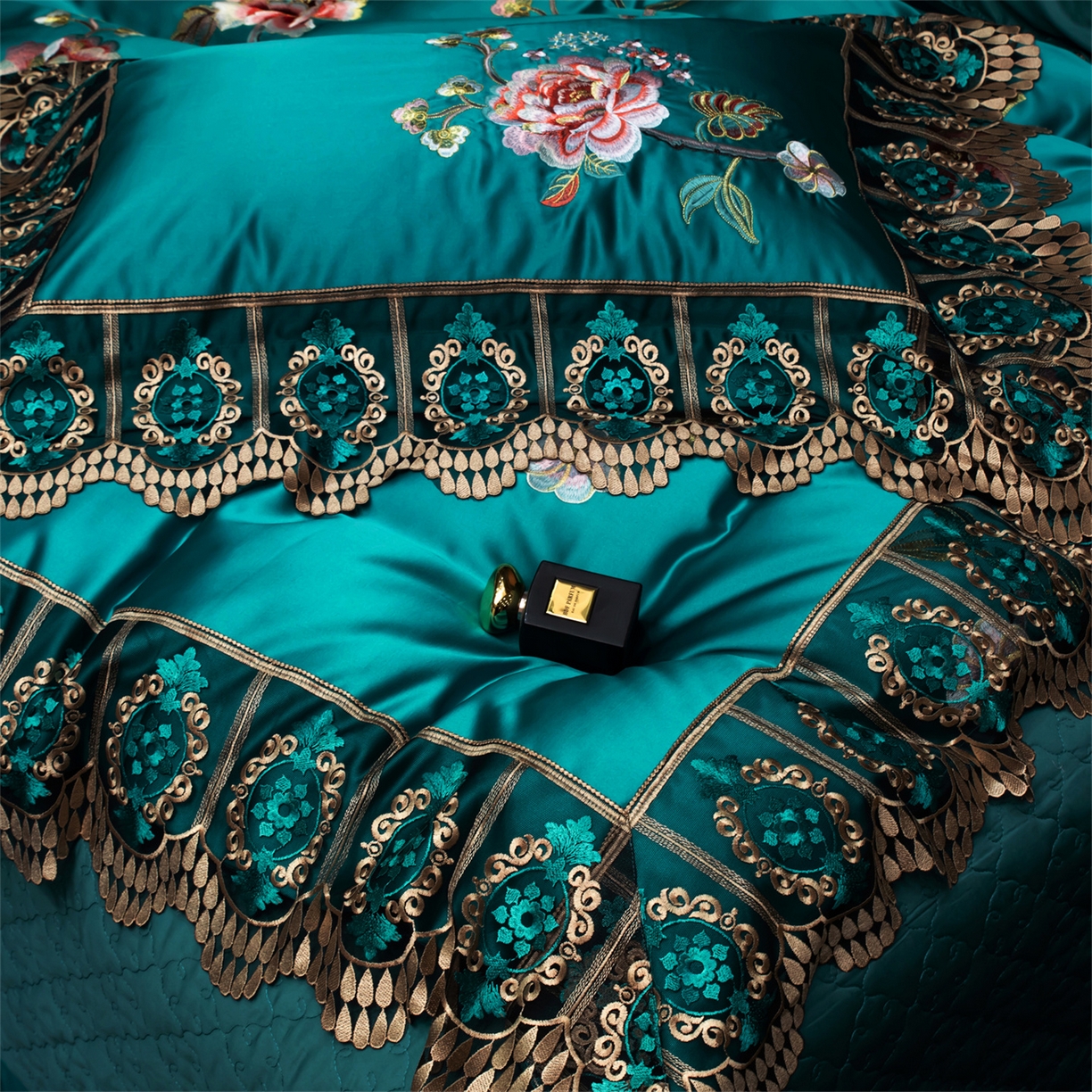 91家纺网 家纺一手货源 找家纺 OL家纺 2026新款高精密苏绣蕾丝四件套 金玉满堂-孔雀蓝