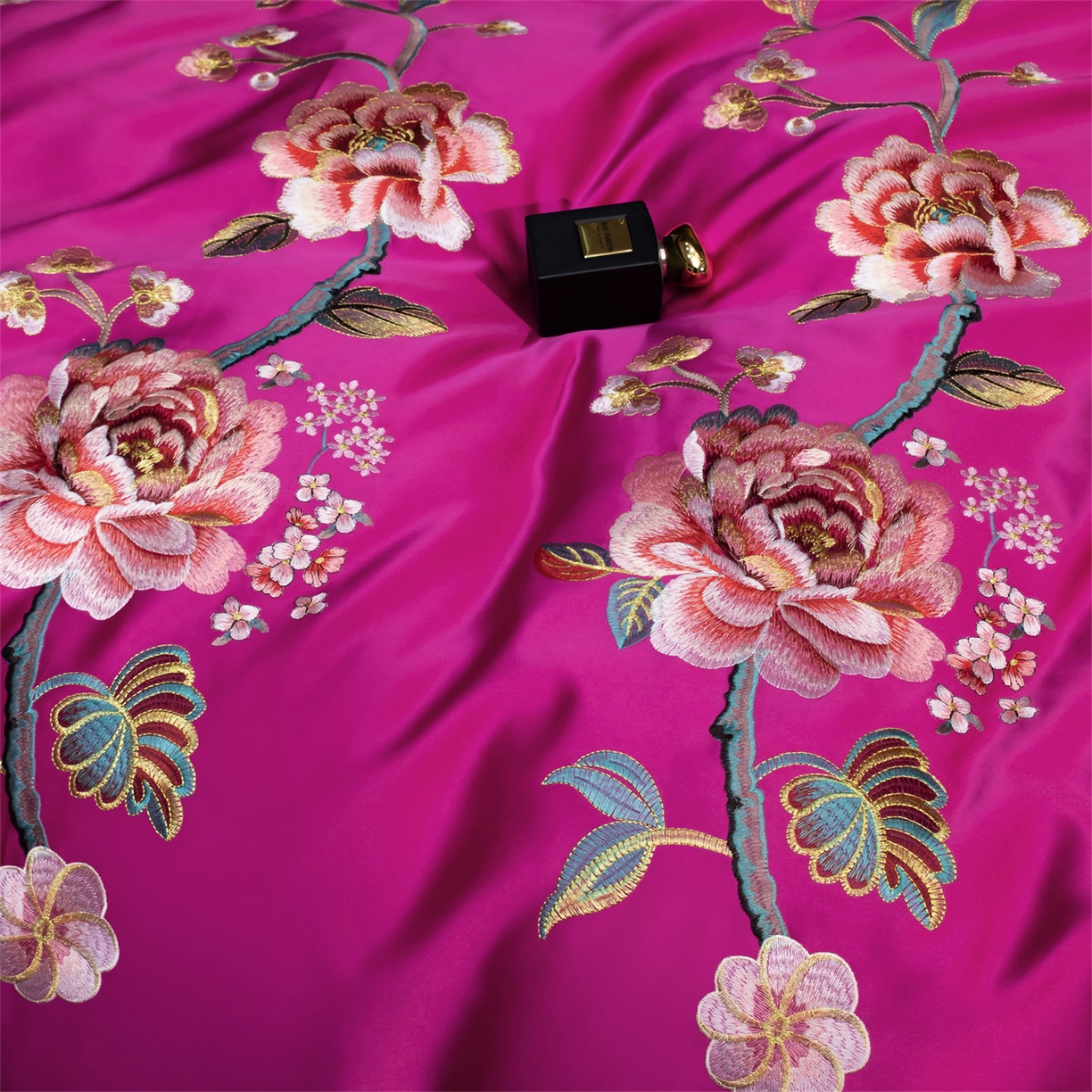 91家纺网 家纺一手货源 找家纺 OL家纺 2026新款高精密苏绣蕾丝四件套 金玉满堂-玫红