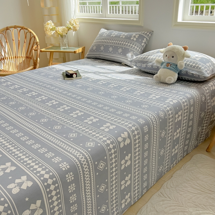 91家纺网 家纺一手货源 找家纺 爱彼家纺 2026新款原棉老粗布凉席席子床单条纹印花床单-粗纱系列一 草莓格-灰