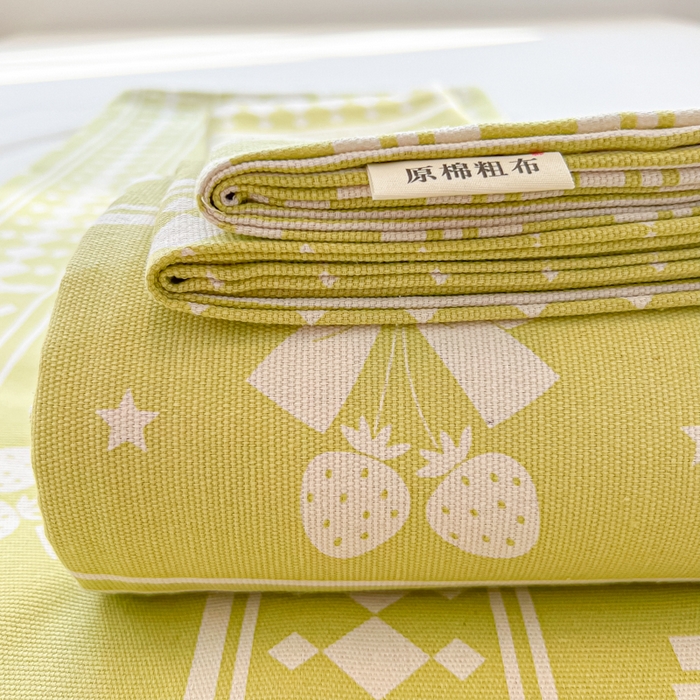 91家纺网 家纺一手货源 找家纺 爱彼家纺 2026新款原棉老粗布凉席席子床单条纹印花床单-粗纱系列一 草莓格绿