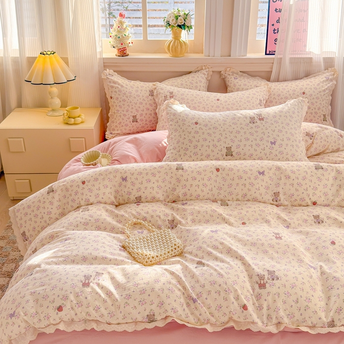 91家纺网 家纺一手货源 找家纺 芯贝儿 2026新款古法小清新全棉花边仿棉水洗棉法式四件套件被套床单 草莓熊