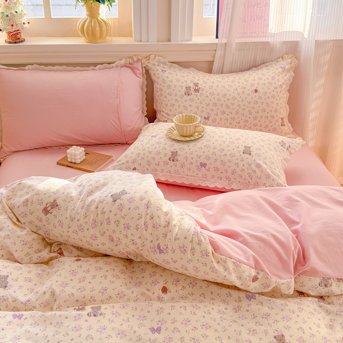 91家纺网 家纺一手货源 找家纺 芯贝儿 2026新款古法小清新全棉花边仿棉水洗棉法式四件套件被套床单 草莓熊