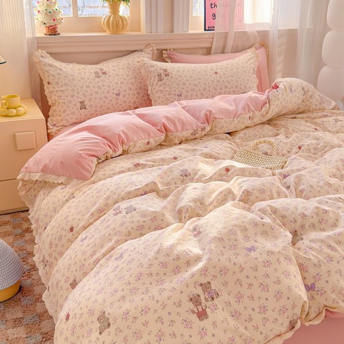 91家纺网 家纺一手货源 找家纺 芯贝儿 2026新款古法小清新全棉花边仿棉水洗棉法式四件套件被套床单 草莓熊