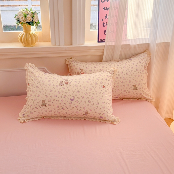 91家纺网 家纺一手货源 找家纺 芯贝儿 2026新款古法小清新全棉花边仿棉水洗棉法式四件套件被套床单 草莓熊